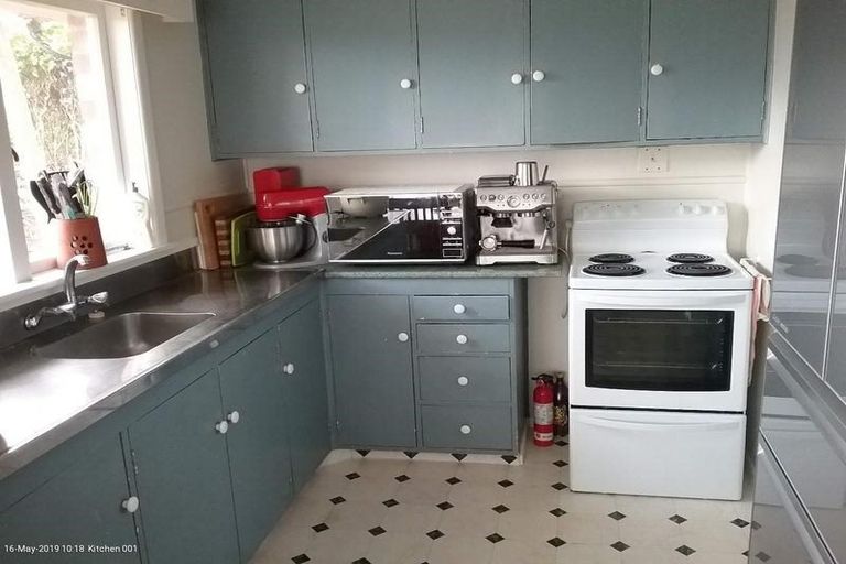 Photo of property in 8 Fairdene Avenue, Henderson, Auckland, 0610