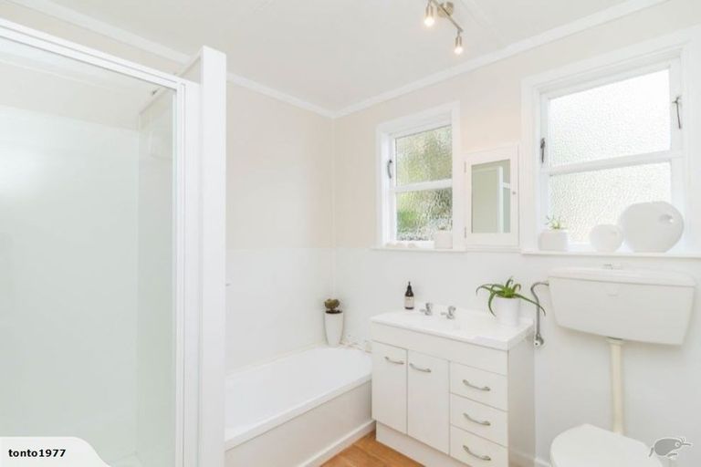 Photo of property in 32 Petherick Street, Taita, Lower Hutt, 5011