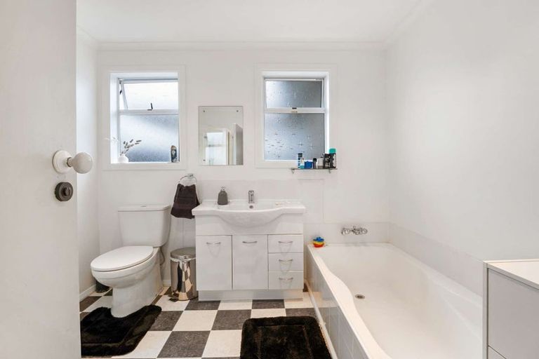 Photo of property in 22 Egmont Street, Castlecliff, Whanganui, 4501