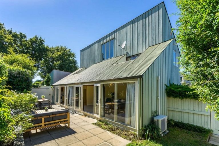 Photo of property in 8 Guinness Crescent, Ilam, Christchurch, 8041