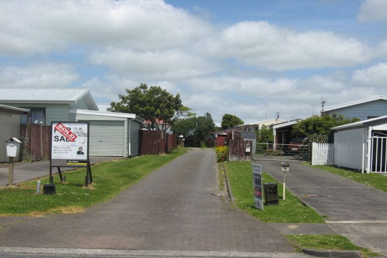 Photo of property in 2/11 Maplesden Drive, Clendon Park, Auckland, 2103