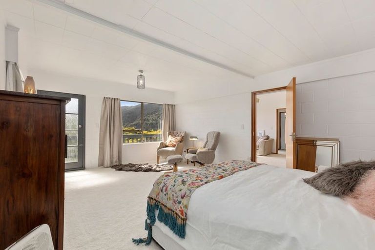 Photo of property in 55 Waitohu Road, York Bay, Lower Hutt, 5013