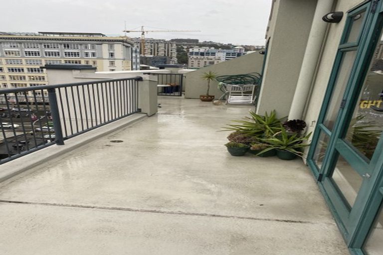Photo of property in Courtenay Apartments, 701/120 Courtenay Place, Te Aro, Wellington, 6011