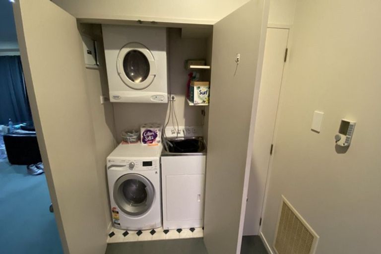 Photo of property in 37u2 Mills Road, Brooklyn, Wellington, 6021