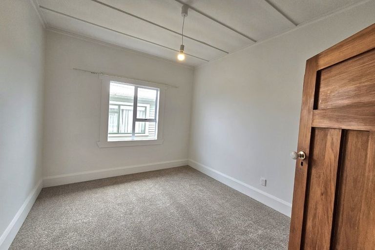 Photo of property in 40 Record Street, Fitzroy, New Plymouth, 4312