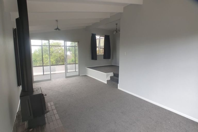 Photo of property in 60 Rewarewa Road, Te Atatu Peninsula, Auckland, 0610