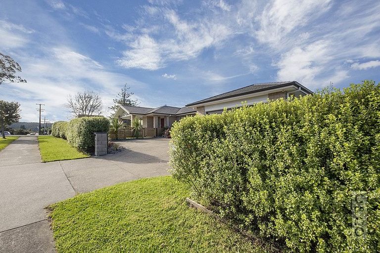 Photo of property in 124 Pohutukawa Parade, Riverhead, 0820