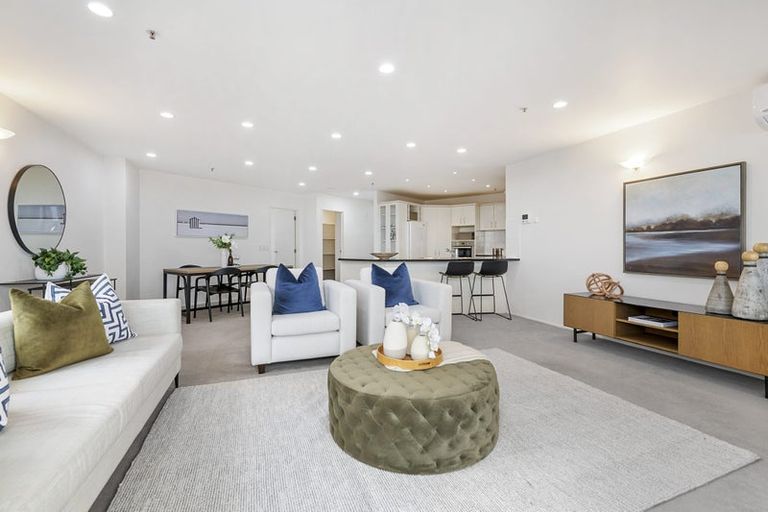 Photo of property in 5d/173 Hurstmere Road, Takapuna, Auckland, 0622