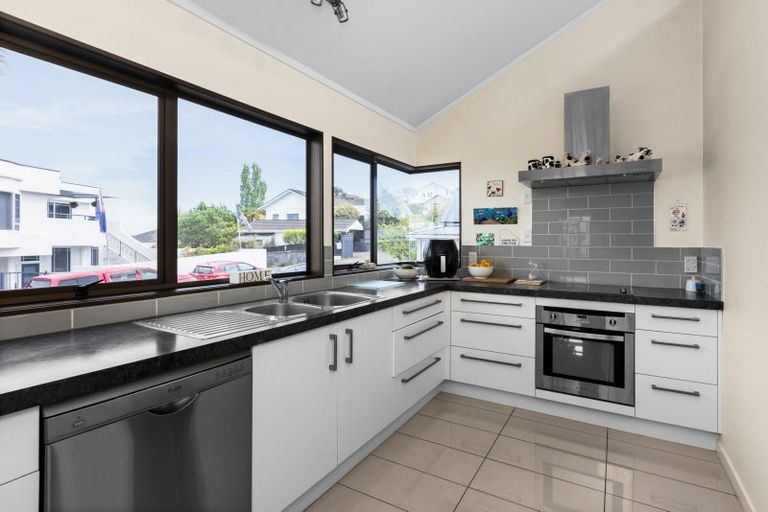 Photo of property in 30a Enfield Road, Hospital Hill, Napier, 4110