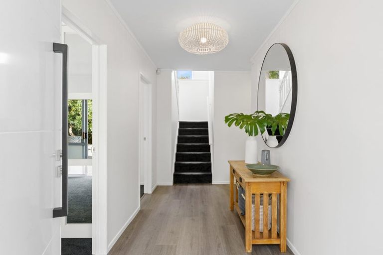 Photo of property in 2/4 Holt Avenue, Torbay, Auckland, 0630