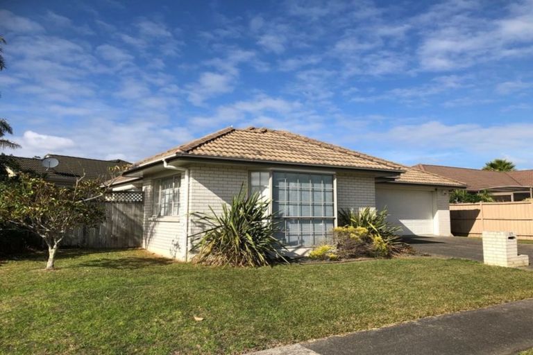 Photo of property in 39 Delmont Close, East Tamaki Heights, Auckland, 2016