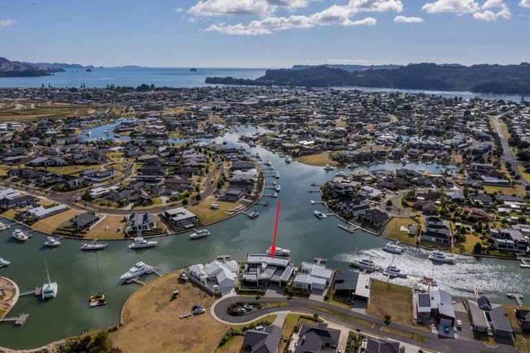 Photo of property in 18 Lady Jocelyn Place, Whitianga, 3510