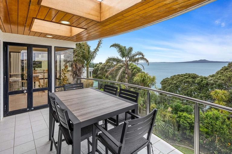 Photo of property in 2/19 Churchill Road, Murrays Bay, Auckland, 0630