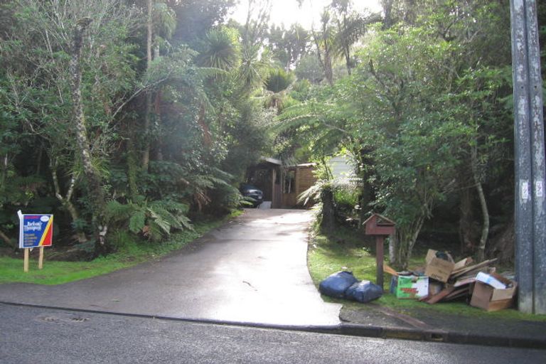 Photo of property in 8 Ngaio Road, Titirangi, Auckland, 0604