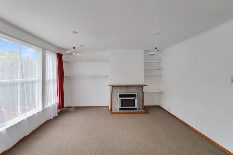 Photo of property in 5 Takatimu Way, Johnsonville, Wellington, 6037