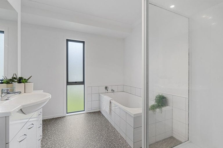 Photo of property in 1185 South Road, Oakura, 4314