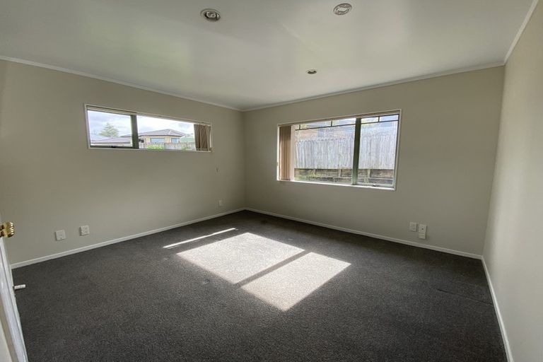 Photo of property in 25 Ginders Drive, Massey, Auckland, 0614