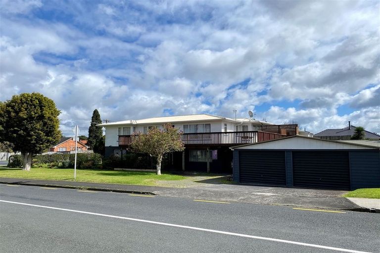 Photo of property in 51 Taikata Road, Te Atatu Peninsula, Auckland, 0610