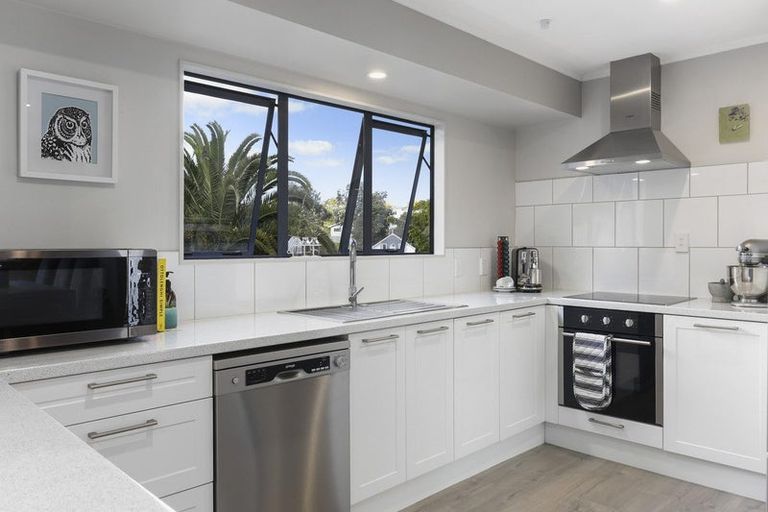 Photo of property in 17 Longview Rise, Massey, Auckland, 0614
