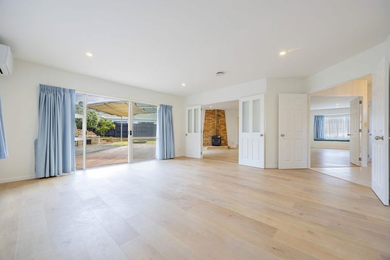 Photo of property in 21 Suncrest Drive, West Harbour, Auckland, 0618