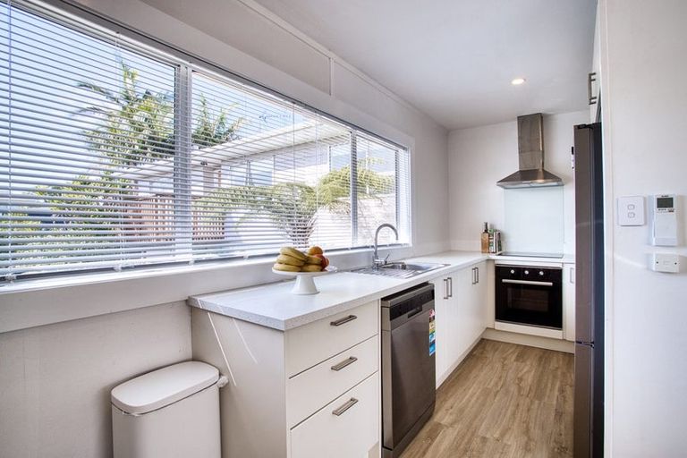 Photo of property in 2/34 Bayview Road, Bayview, Auckland, 0629