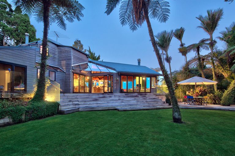 Photo of property in 234 Scenic Drive, Titirangi, Auckland, 0604