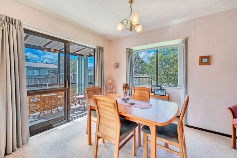 Photo of property in 13 Septimus Place, Henderson, Auckland, 0612