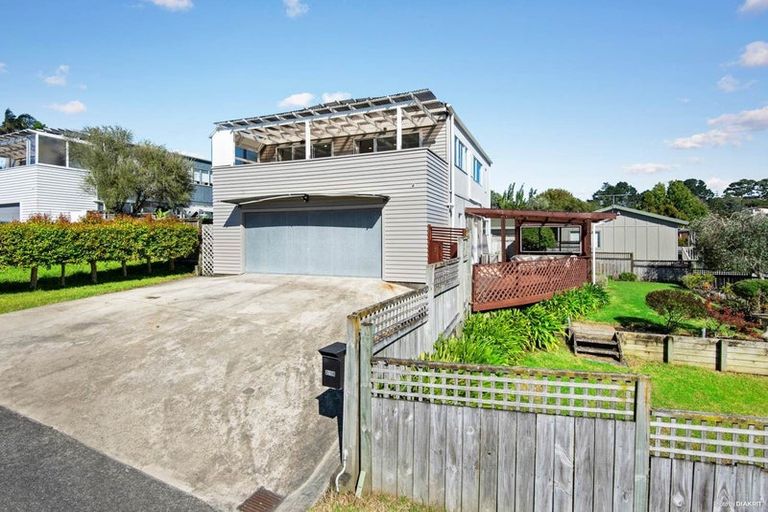 Photo of property in 2/58 Zefiro Drive, Massey, Auckland, 0614