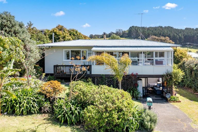 Photo of property in 4 Seatoun Avenue, Leigh, Warkworth, 0985