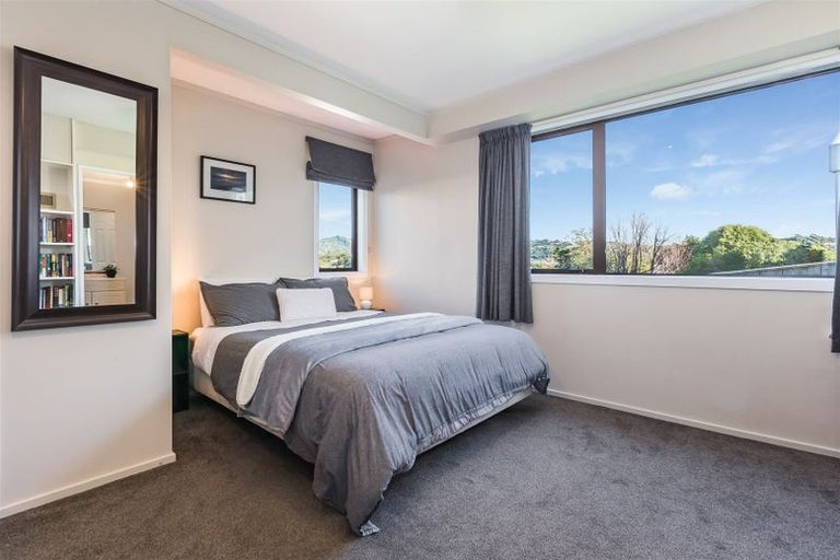 Photo of property in 2 Saunders Close, Whitby, Porirua, 5024