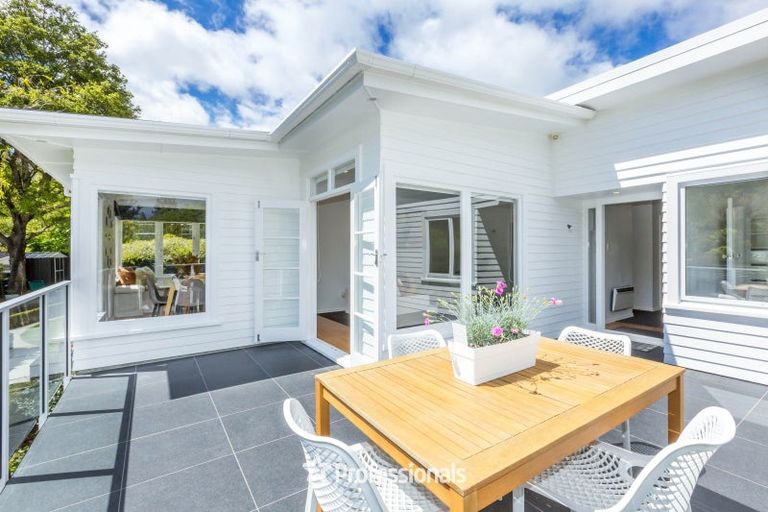 Photo of property in 6 Fendalton Crescent, Pinehaven, Upper Hutt, 5019