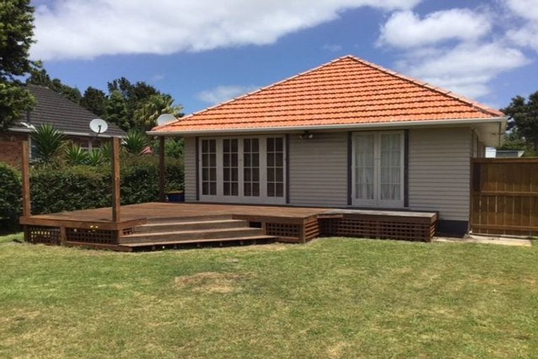 Photo of property in 64 Taikata Road, Te Atatu Peninsula, Auckland, 0610