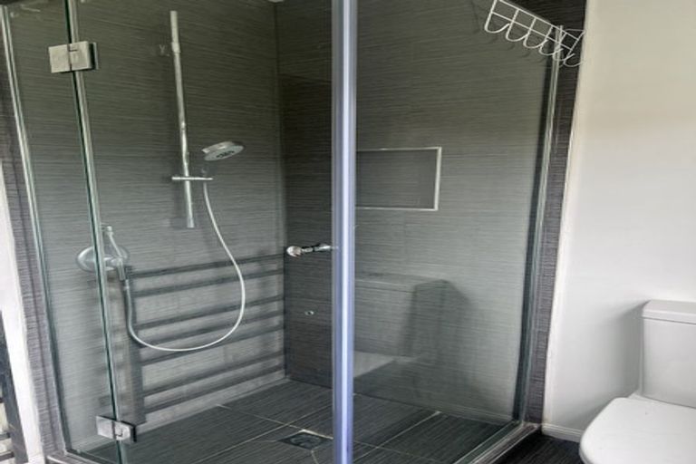 Photo of property in 3 Cognac Place, Henderson, Auckland, 0612