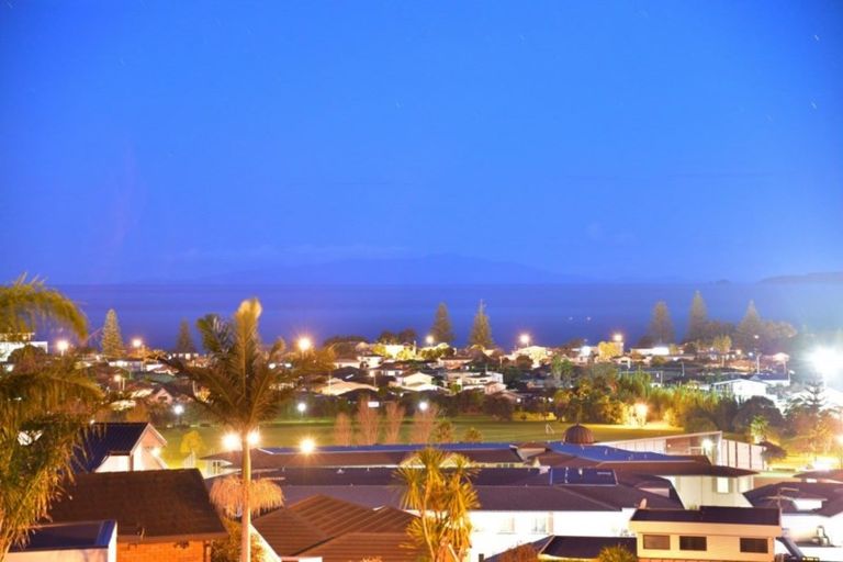 Photo of property in 56 Grovenor Drive, Orewa, 0931