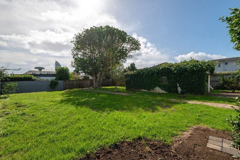 Photo of property in 17 Napier Avenue, Takapuna, Auckland, 0622