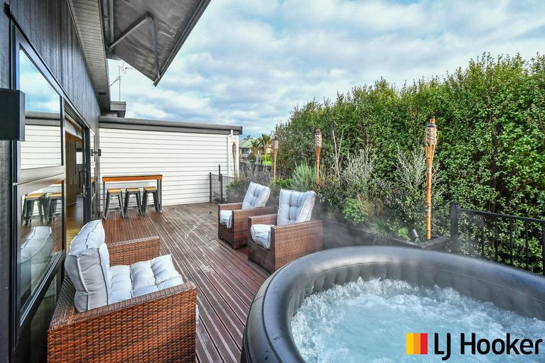 Photo of property in 16 Puriri Road, Pukekohe, 2120