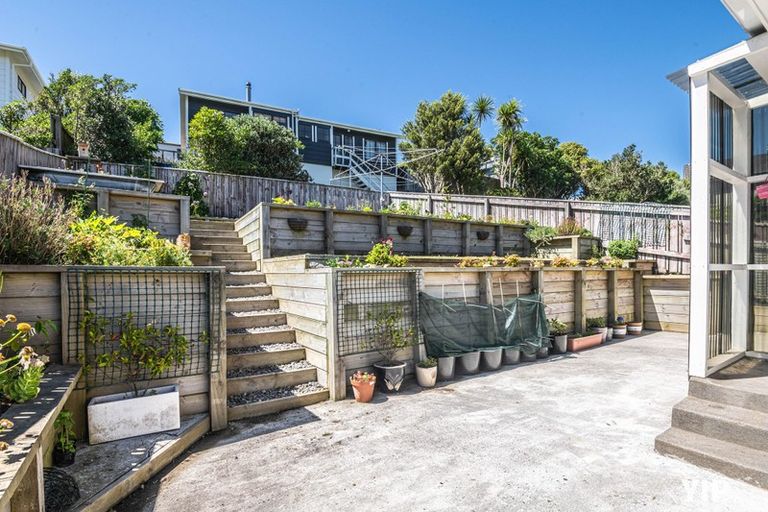 Photo of property in 9a Pimlico Place, Newlands, Wellington, 6037