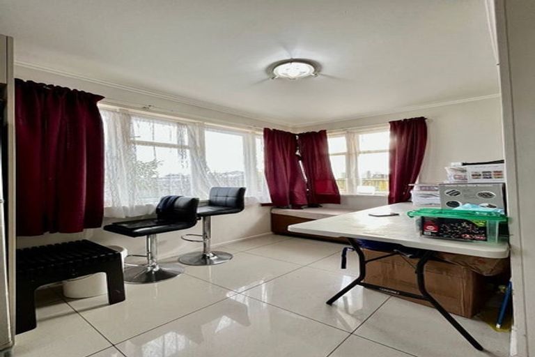 Photo of property in 42 Great South Road, Papatoetoe, Auckland, 2025