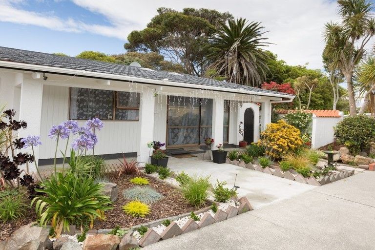 Photo of property in 32a Mahana Road, Paraparaumu Beach, Paraparaumu, 5032