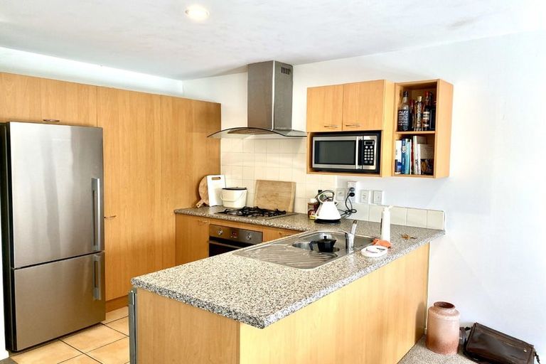 Photo of property in 3/42 Fields Parade, Oteha, Auckland, 0632