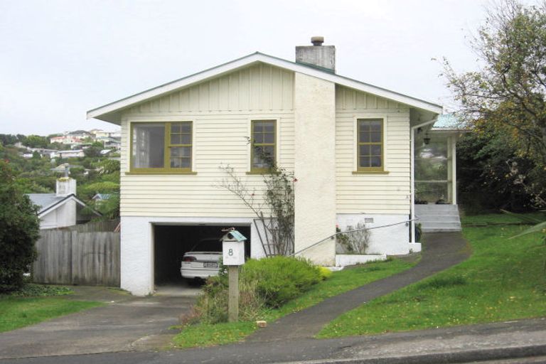 Photo of property in 8 Pritchard Street, Newlands, Wellington, 6037