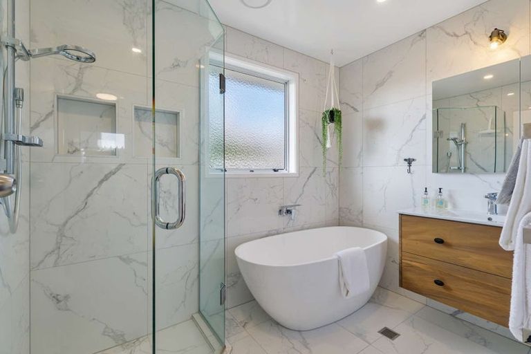 Photo of property in 47 Marvon Downs Avenue, Pakuranga Heights, Auckland, 2010