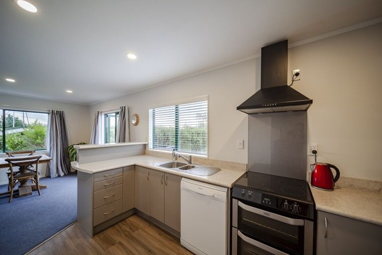 Photo of property in 24 Eagle Street, Waipawa, 4210