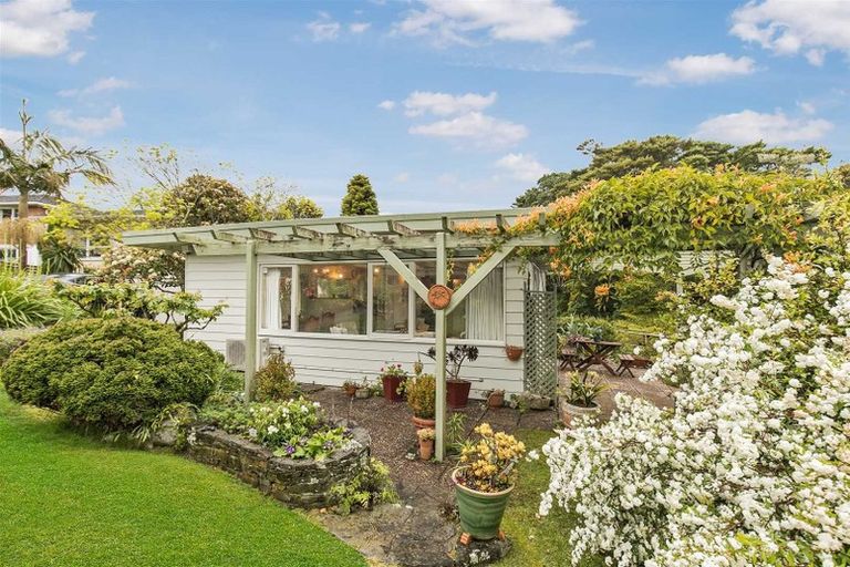 Photo of property in 8 Nicholson Place, Hillcrest, Auckland, 0627