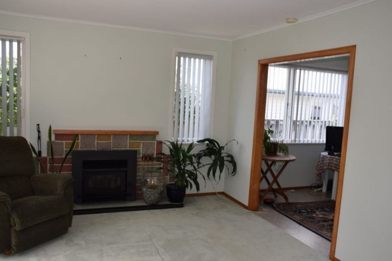 Photo of property in 14 Edgerton Road, Te Atatu Peninsula, Auckland, 0610