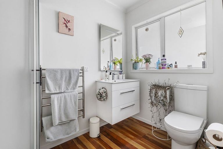 Photo of property in 2/74 Creswick Terrace, Northland, Wellington, 6012