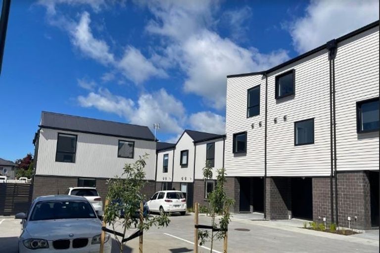 Photo of property in 14/3234 Great North Road, New Lynn, Auckland, 0600