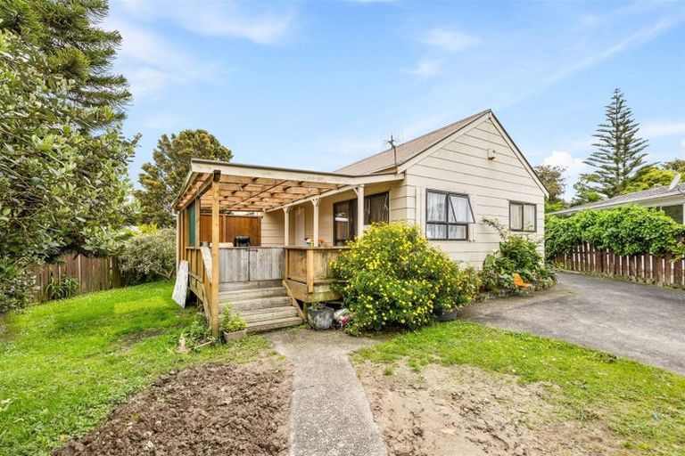 Photo of property in 3 Farwood Drive, Henderson, Auckland, 0612