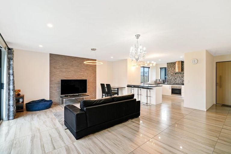 Photo of property in 6 Olearia Lane, Halswell, Christchurch, 8025