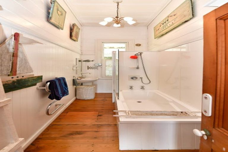 Photo of property in 2b Mcleod Street, Helensville, 0800